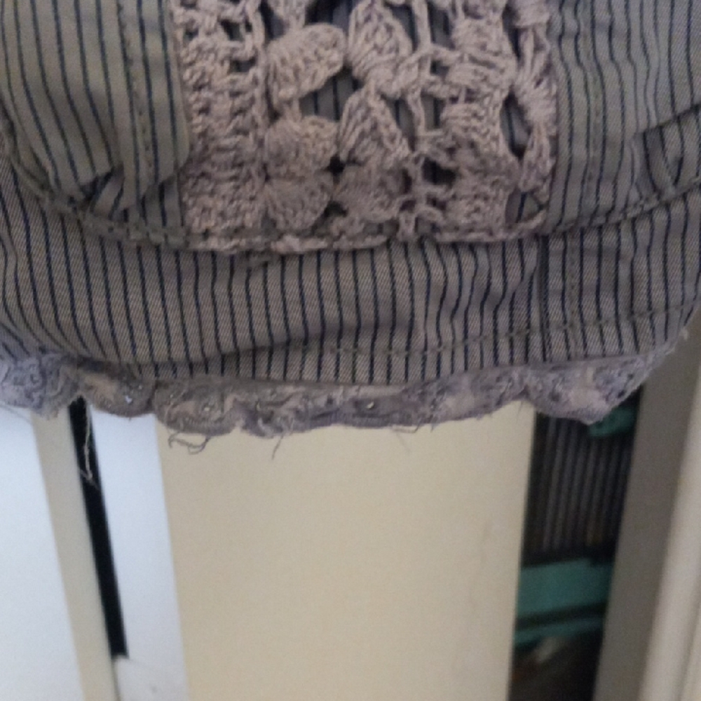 Elegant Striped Women's Blazer with Lace Accents - Picture 4 of 7